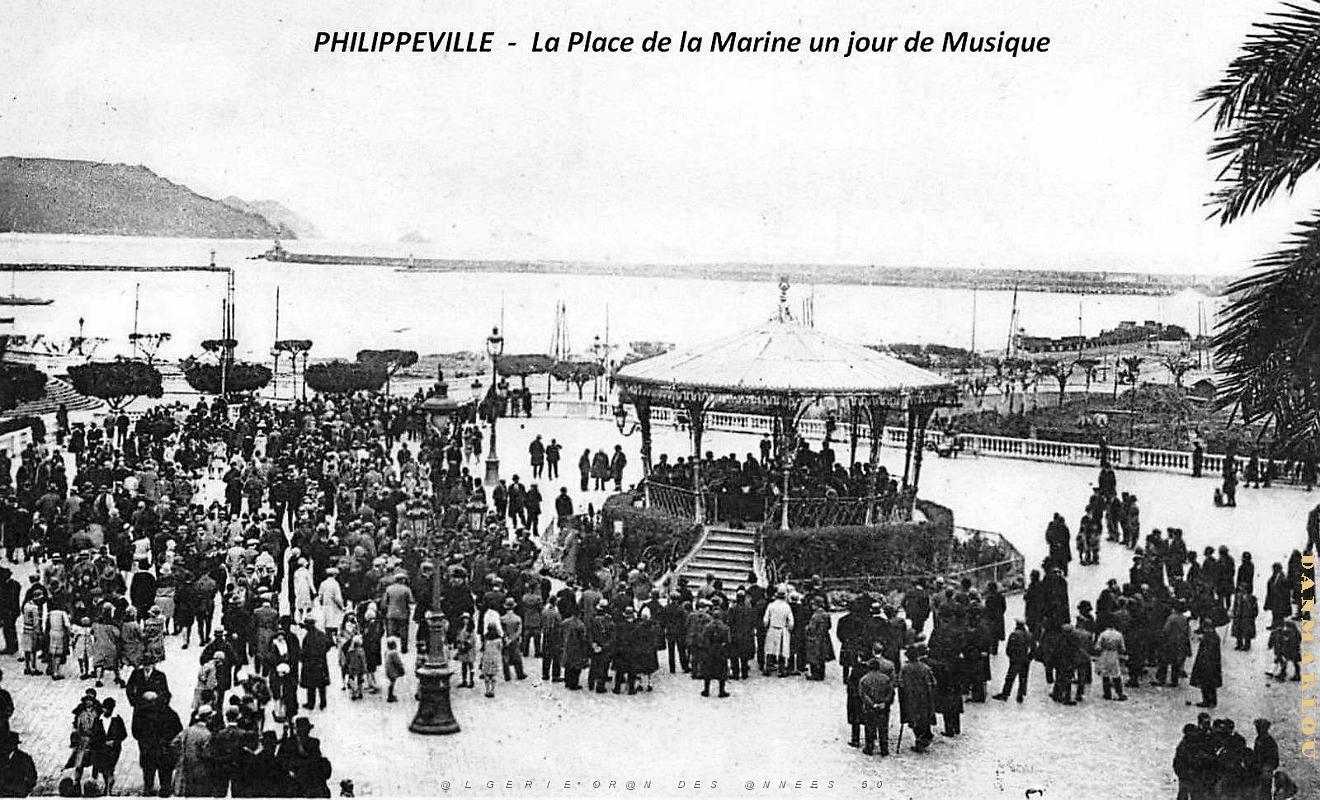 2955- Philippeville - Place de la Marine un jour de Musique.jpg